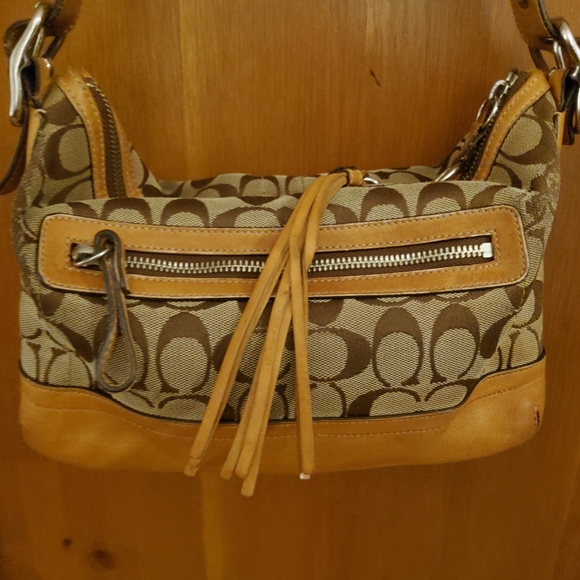 Coach 9363 East West Demi Baguette Gently Used Condition - Picture 13 of 15